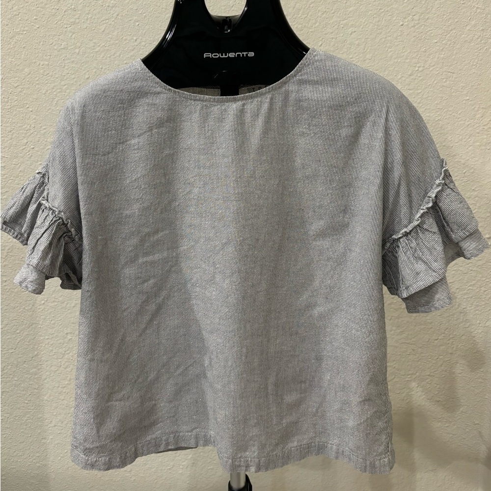 Ruffled sleeves top